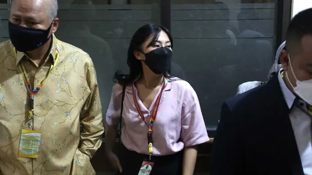 Tyna Kanna menghadiri sidang gugatan cerai perdananya terhadap Kenang Mirdad (Kapanlagi/ Bayu Herdianto)