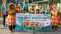 Wali Kota Surabaya Tri Rismaharini hadiri peringatan Hari Disabilitas. (Foto: Liputan6.com/Dian Kurniawan)