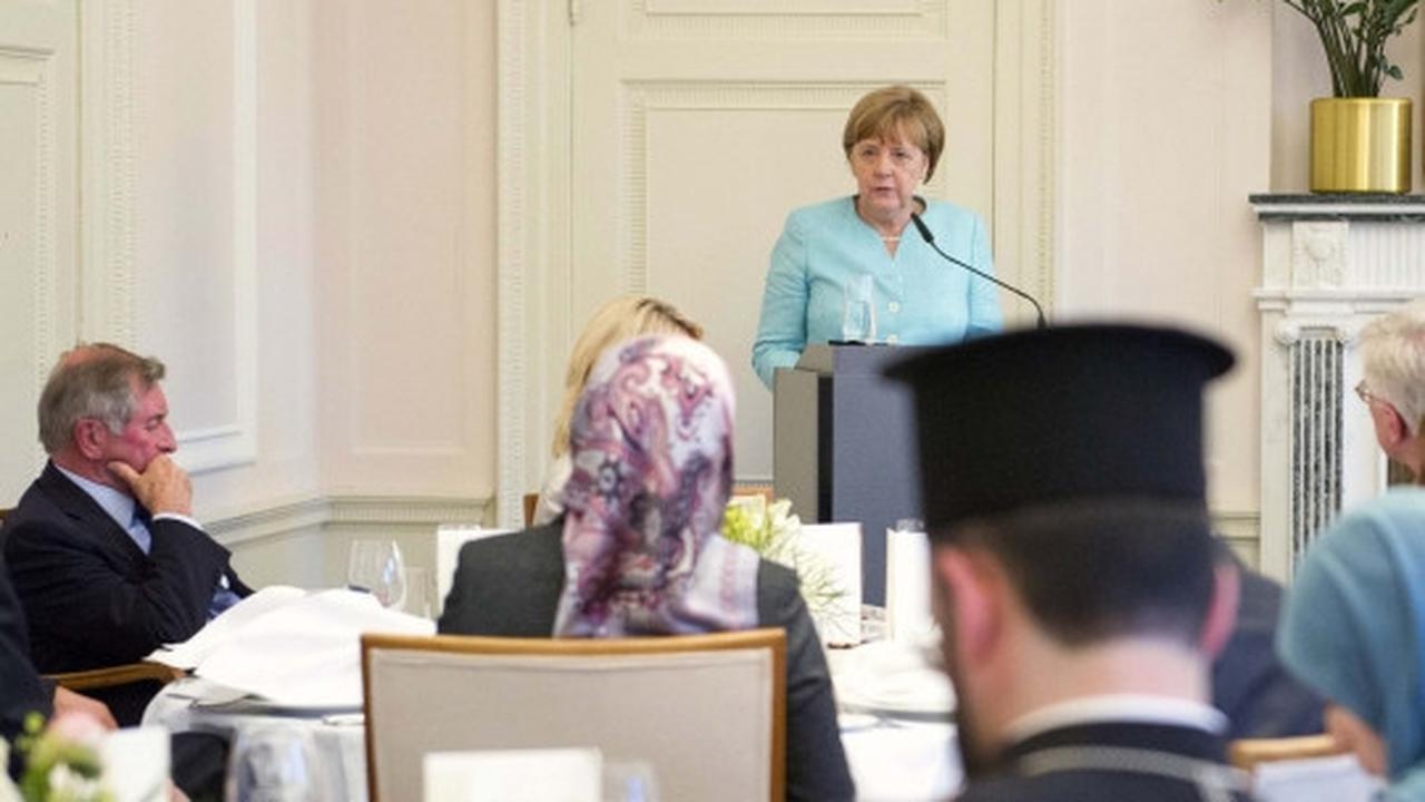 Keakraban Angela Merkel hadiri buka puasa bersama muslim Jerman