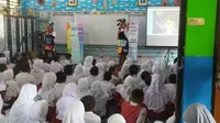 Akademi Televisi Indonesia (ATVI) dan Yayasan Pundi Amal Peduli Kasih (YPP) SCTV Indosiar menggelar literasi media di dua Sekolah Dasar (SD) yakni SDN 01 dan SDN 03 Serdang, Kemayoran, Jakarta Pusat. Dok: ATVI