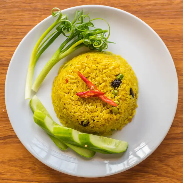 Ilustrasi nasi kuning