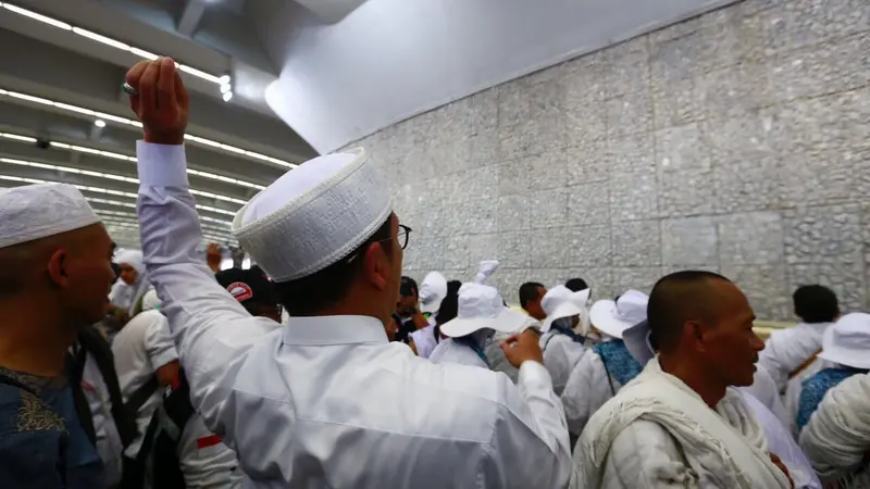 Jutaan Jemaah Haji di Seluruh Dunia Lempar Jumrah