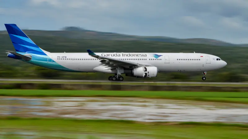 Pesawat Airbus A330 Garuda Indonesia