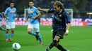 Diego Forlan. Striker ini didatangkan Inter Milan dari Atletico Madrid saat berusia 32 tahun pada musim 2011/2012. Ia dikontrak dua tahun dengan nilai transfer 5 juta euro. Akibat tampil buruk, hanya mencetak 2 gol dalam 22 laga, kontraknya diputus di akhir musim. (Foto: AFP/Olivier Morin)