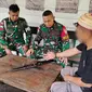 Seorang warga di Kecamatan Long Apari, Kabupaten Mahakam Ulu, Kalimantan Timur menyerahkan senjata api rakitan kepada Satgas Pamtas Yonarmed 5/105 Tarik Pancagiri pada 20 September 2022 lalu.