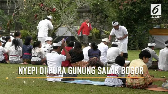 Sebagian umat Hindu di Jabodetabek merayakan nyepi dengan berdoa di Pura Khayangan Gunung Salak Bogor. Banyak diantara mereka yang datang sehari sebelumnya dan menginap di Pura khayangan .