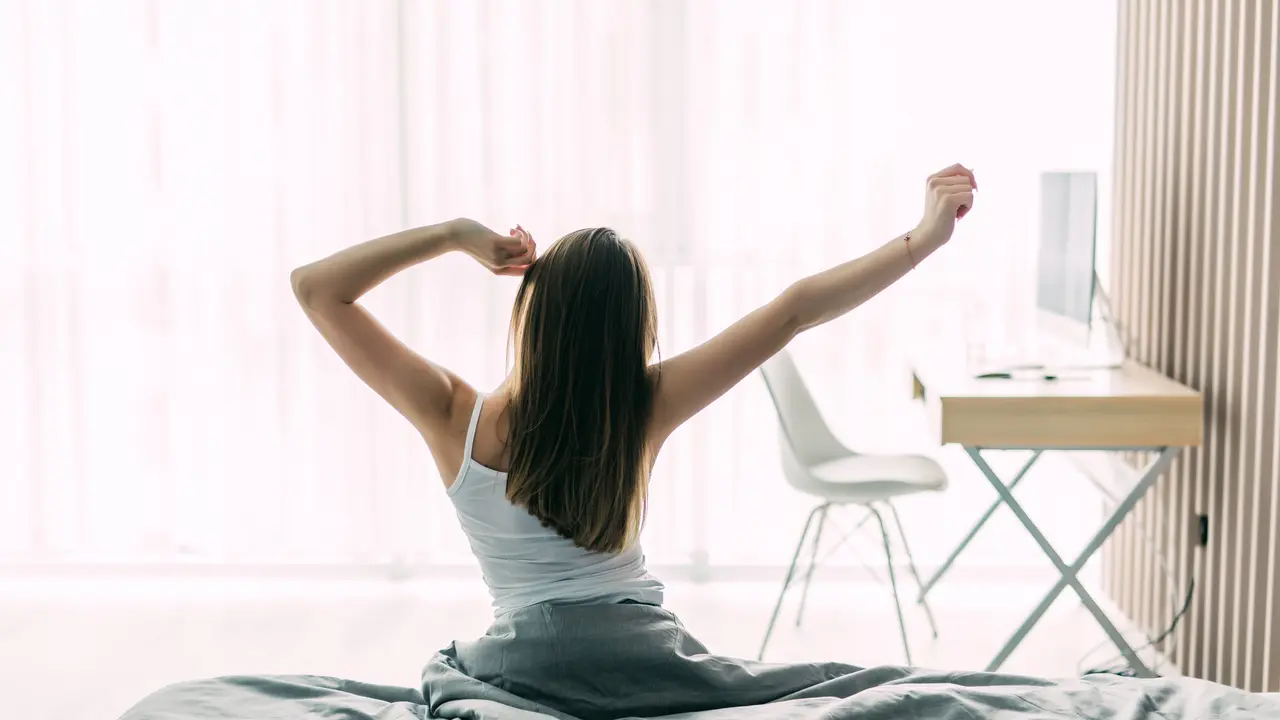 Bangun Tanpa Drama: Rutinitas Pagi Aktif yang Buat Energi ‘On’ Seharian [Dok/freepik.com]