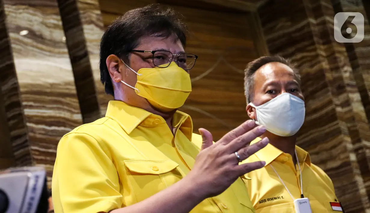 Ketum Partai Golkar Airlangga Hartarto saat menghadiri bimbingan teknis pilkada serentak 2020 di Jakarta, Minggu (30/8/2020). Bimbingan teknis membahas sosialisasi peraturan perundang undangan dalam rangka pilkada serentak tahun 2020. (Liputan6.com/Johan Tallo)
