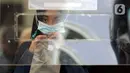 Calon penumpang KA Jarak Jauh melakukan tes GeNose di Stasiun Pasar Senen, Jakarta, Selasa (18/5/2021). Stasiun Pasar Senen kembali beroperasi melayani keberangkatan dan kedatangan penumpang KA Jarak Jauh pasca berakhirnya masa pelarangan mudik Lebaran 2021. (Liputan6.com/Helmi Fithriansyah)
