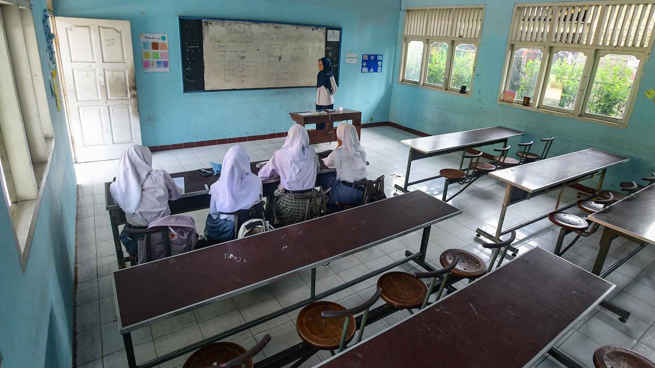 FOTO: Satu Kelas Hanya Empat Murid, Potret Sepinya SMA Swasta di Depok
