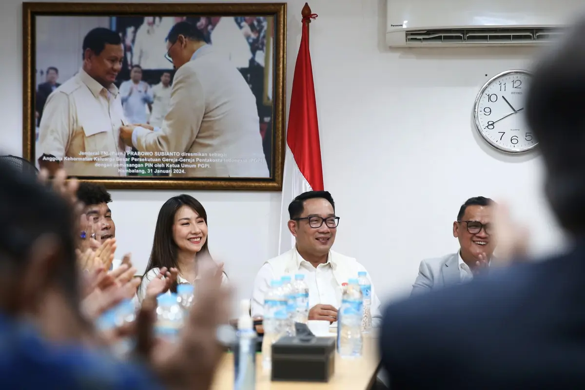 Calon gubernur Jakarta Ridwan Kamil (RK) saat bersilaturahmi dengan pemuka agama Huria Kristen Batak Protestan (HKBP) di kawasan Cakung, Jakarta Timur, Jumat (11/10/2024). (Foto: Tim Media RIDO)