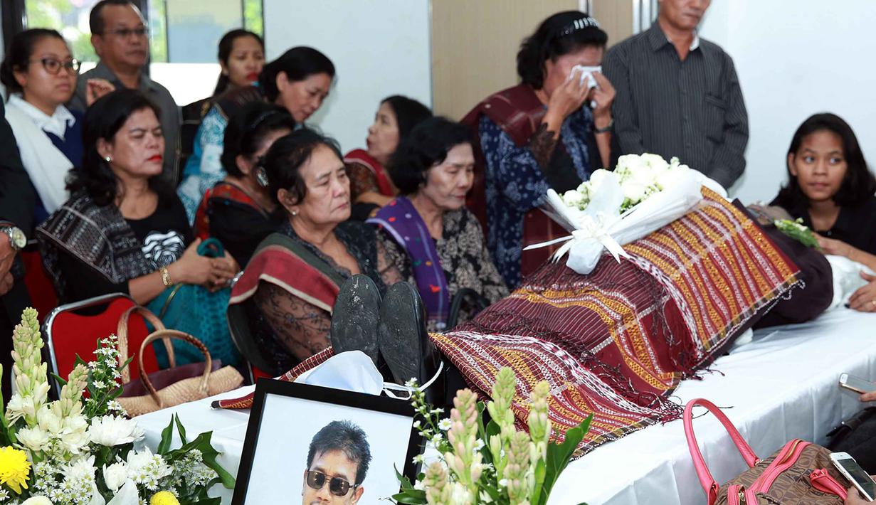 Eddy Silitonga meninggal dalam usia 67 tahun. Ia meninggal akibat jantung dan diabetes. Almarhum meninggal di Rumah Sakit Fatmawati, Kamis (25/8) dini hari pukul 00.05 WIB. (Deki Prayoga/Bintang.com)