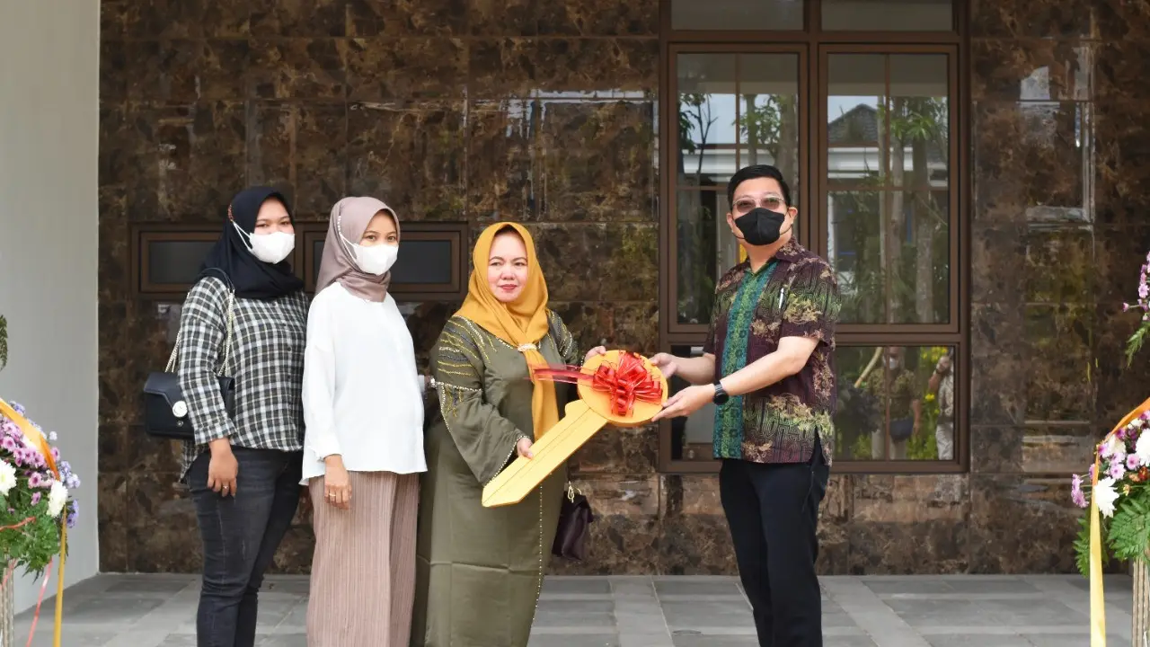 Pengembang Agung Podomoro mulai melakukan serah terima unit rumah Kota Kertabumi di cluster Kayuwangi dan cluster Kertawijaya, Karawang, Jawa Barat.