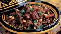 Negara-negara di Afrika Utara seperti Maroko hingga ke Alegria memiliki makanan khas yang biasa disebut Tagines.  Sebagian besar Tagines dimasak menggunakan daging dan sayuran dan kemudian disajikan dengan tempat yang unik.(mashada)