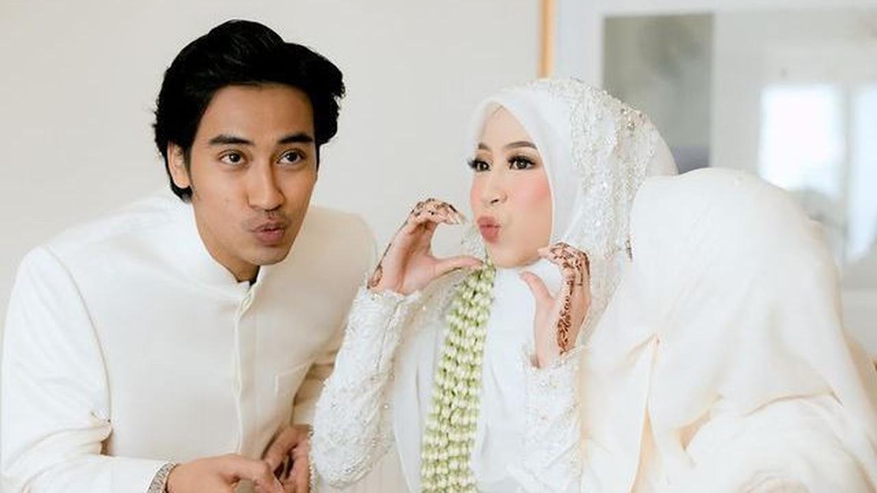 Yang pertama tentu ada nama Abidzar Al-Ghifari dan Adiba Khanza. Seperti kita tahu, mereka merupakan anak dari mendiang Ustaz Jefri Al Buchori. Kini, Abidzar juga berdakwah dengan cara yang lebih mudah diterima anak muda. Ia juga terjun ke dunia akting le