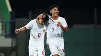 Pemain Timnas Indonesia U-23, Witan Sulaeman melakukan selebrasi bersama Marselino Ferdinan setelah mencetak gol kemenangan timnya ke gawang Uni Emirat Arab U-23 pada laga uji coba jelang Piala Asia U-23 2024 di Dubai, Senin (09/04/2024) WIB. (Dok. PSSI)