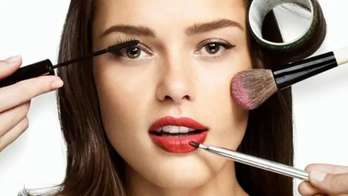 Tips Makeup yang Nggak Berlebihan untuk ke Kantor