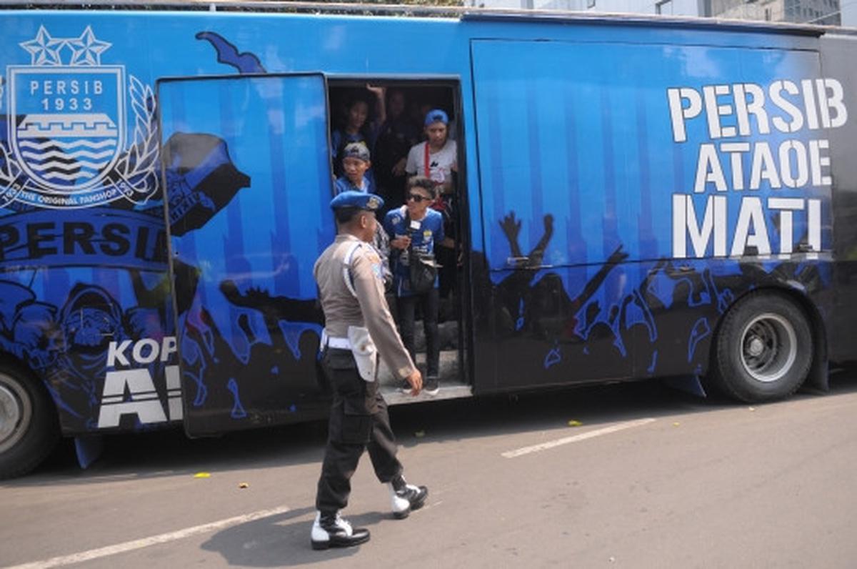 Rombongan Bobotoh tiba di Polda Metro Jaya