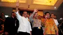 Jaksa Agung HM Prasetyo, Kapolri Jenderal Pol Badrodin Haiti dan Menkopolhukam Tedjo Edhy Purdijatno usai menggelar konferensi pers membahas pelanggaran HAM berat masa lalu di Kejaksaan Agung, Jakarta, Selasa (21/4/2015). (Liputan6.com/Yoppy Renato)