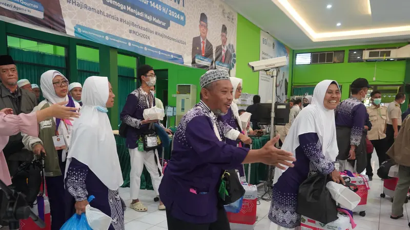 Jemaah haji tiba di Debarkasi Surabaya. (Istimewa)