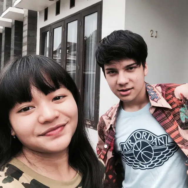 Amel Carla dan Endy Arfian (https://www.instagram.com/p/CRvcv9QLPwr/)