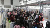 Jumlah penumpang kereta api jarak jauh (KAJJ) di Statiun Gambir dan Pasar Senen kembali meningkat, menjelang Hari Raya Waisak yang jatuh pada 16 Mei 2022. Peningkatan jumlah penumpang ini hampir dua kali lipat. (Foto: Humas KAI)