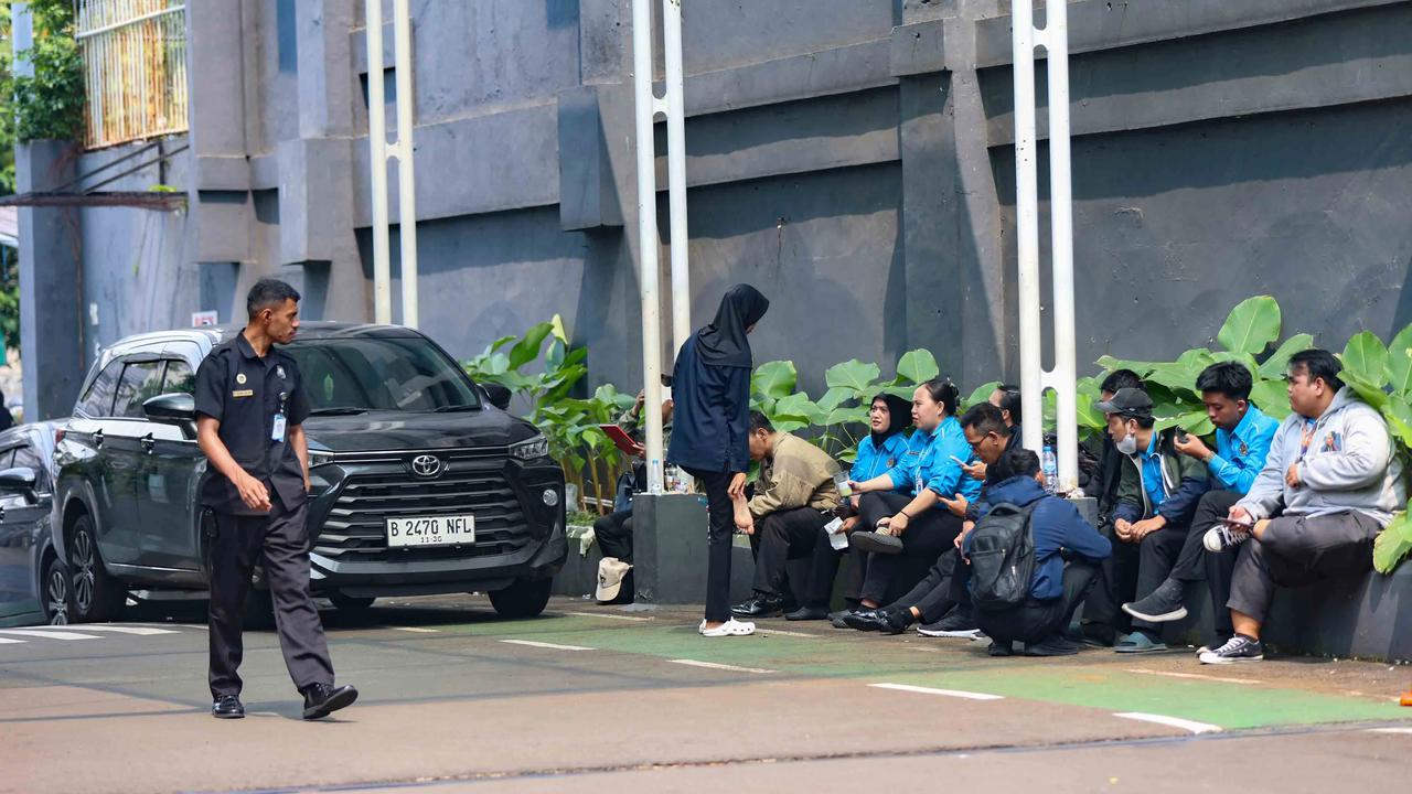 FOTO: Kejagung Geledah Kantor BGN Aktivitas Pegawai Terganggu