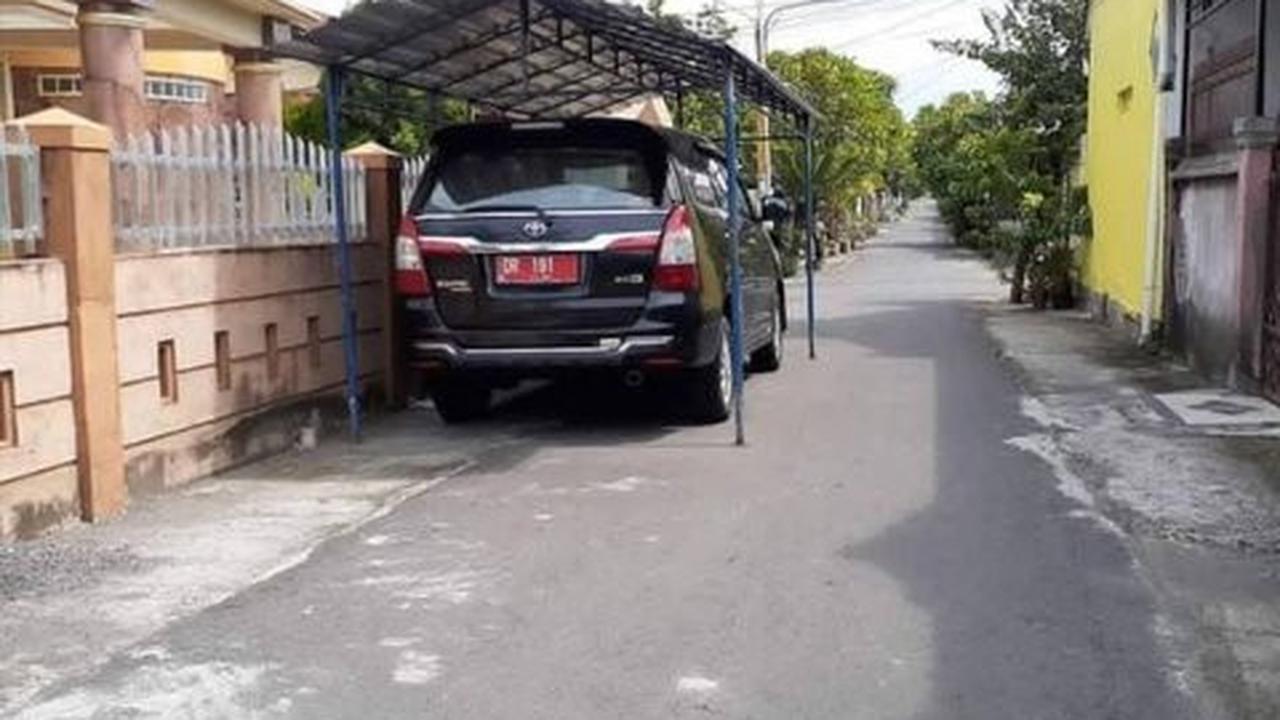 Garasi di Badan Jalan