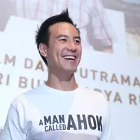 Daniel Mananta sebagai Ahok di film A Man Called Ahok. (Nurwahyunan/Fimela.com)