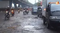 [VIDEO] Dampak Banjir, Jalan Daan Mogot dan Kedoya Rusak