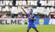 Pemain Persib Bandung, Beckham Putra merayakan gol pertama timnya ke gawang Persija Jakarta dalam laga lanjutan BRI Super League 2025/2026 di Stadion Gelora Bandung Lautan Api, Bandung, Minggu (11/01/2026). (Bola.com/Abdul Aziz)