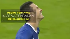 Video Pedro tertawa karena sebuah tembakan yang dilakukannya saat Chelsea menang atas Peterborough di Piala FA, Minggu (8/1/2017).