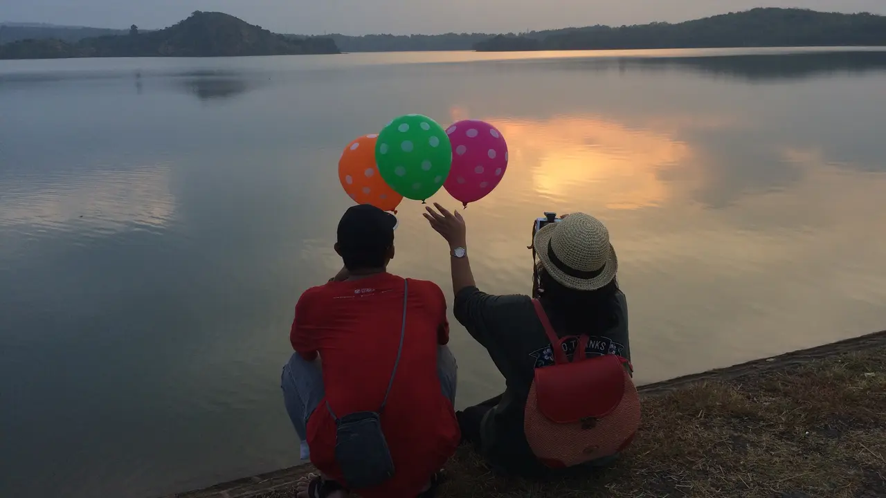 Ngabuburit di Waduk Setupatok Cirebon