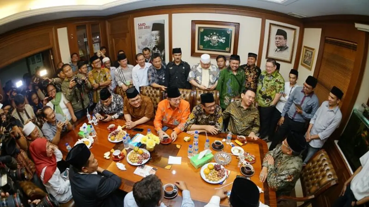 Basuki Tjahaja Purnama atau Ahok dan Djarot Saiful Hidayat di kantor PBNU (Liputan6.com/Istimewa)