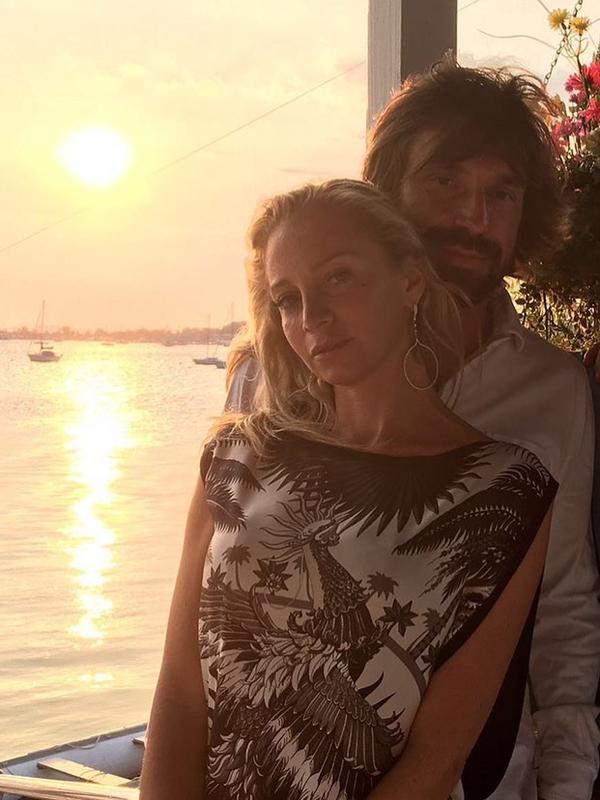 Andrea Pirlo dan kekasihnya, Valentina Baldini. (Instagram @andreapirlo21)