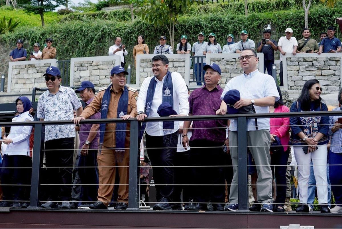 Gubernur Sumut Bobby Nasution Jajal Pesawat Amfibi di Danau Toba