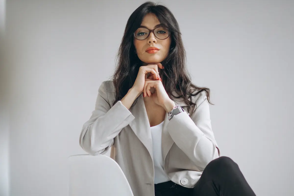 wanita oktober karismatik tenang