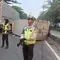 Truk Boks Terguling di Daan Mogot Jakbar