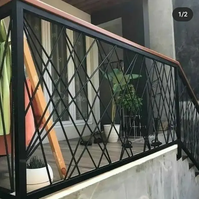 Unique and Aesthetic Iron Fence Model in Industrial House with Geometric Pattern (Photo: kanopi semarang_1 on Pinterest)