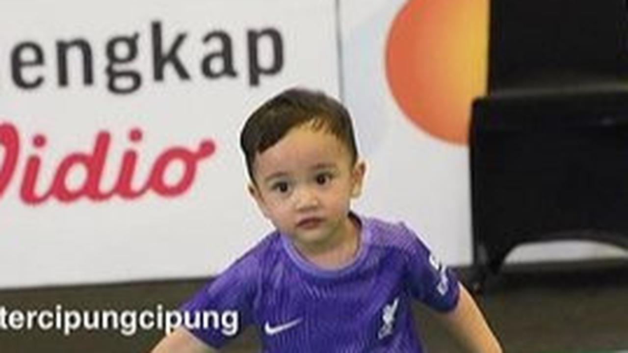 Gemas! Foto-foto Lucu Rayyanza Main Bulu Tangkis, Gayanya Bak Pemain Profesional