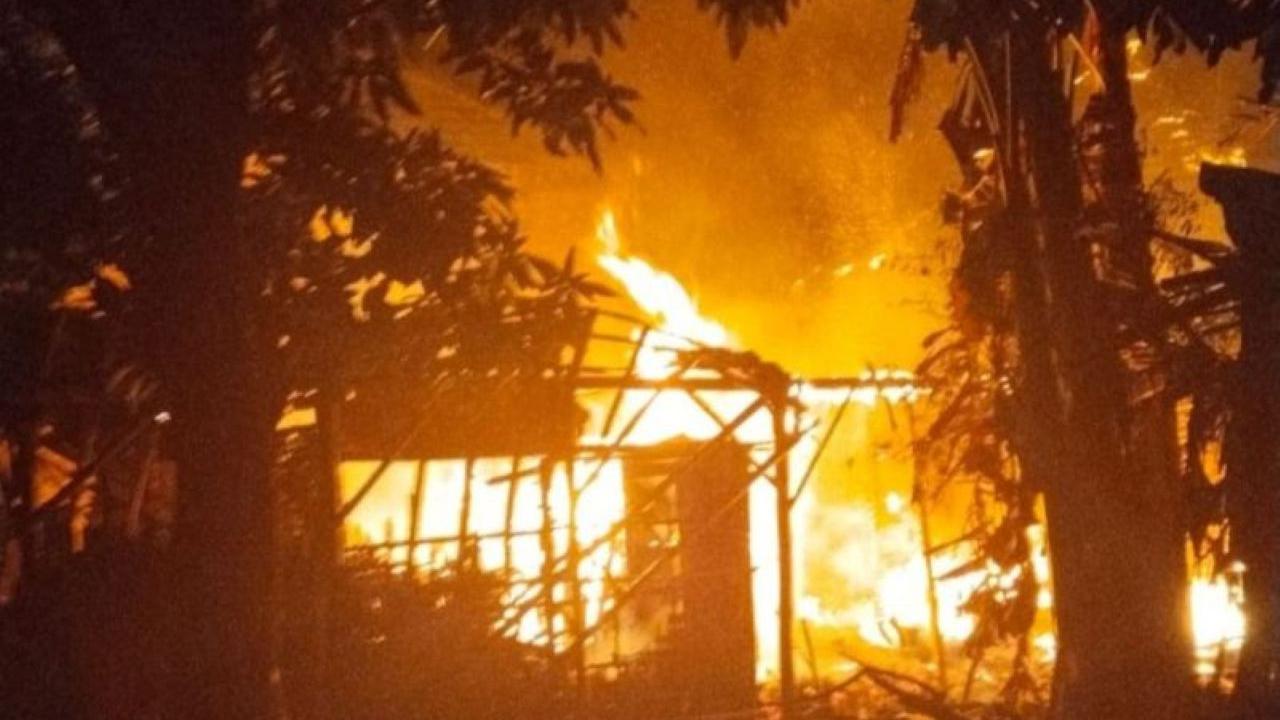 Diduga Bakar Rumah Orang Tuanya Sendiri, Pria di Pati Diamankan Polisi