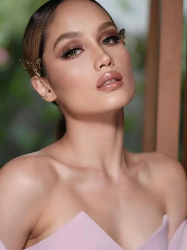 Tampilan ‘Mahal’ Cinta Laura Pakai Jepit Rambut Seharga Rp10 Ribuan