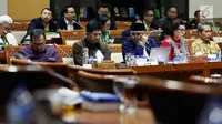 Pimpinan KPK mengikuti Rapat Dengar Pendapat (RDP) lanjutan dengan Komisi III DPR di Kompleks Parlemen Senayan, Jakarta, Selasa (12/9). Rapat mendengarkan penjelasan mengenai mekanisme proses pengaduan masyarakat di KPK. (Liputan6.com/Johan Tallo)