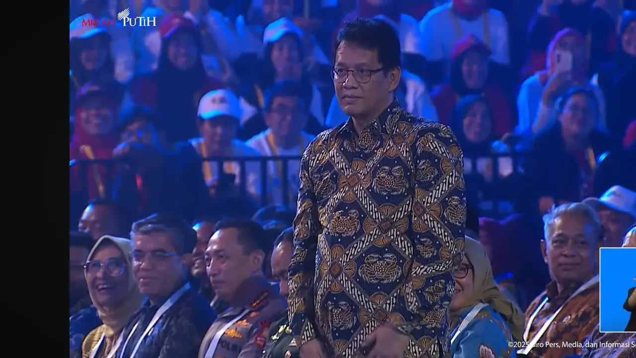 Menteri Keuangan (Menkeu) Purbaya Yudhi Sadewa saat menghadiri puncak peringatan Hari Guru Nasional di Indonesia Arena Jakarta, Jumat (28/11/2025).