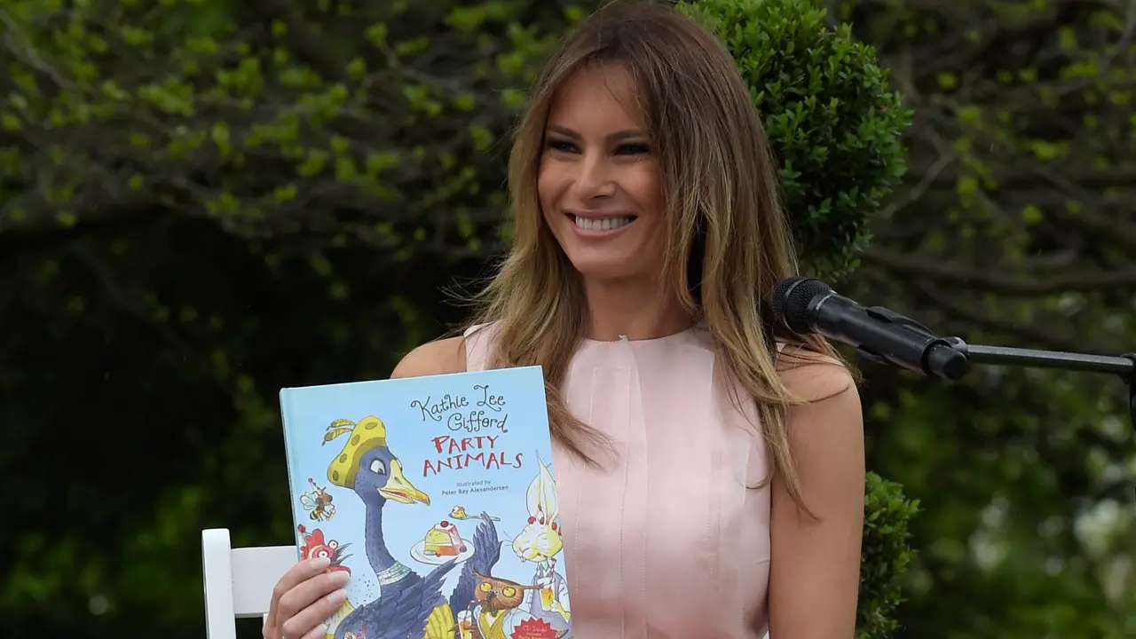 Gaya Melania Trump saat Membacakan Dongeng di Gedung Putih