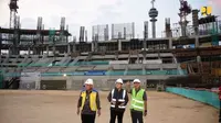 Menteri PUPR Basuki Hadimuljono, Menpora Zainudin Amali dan Menteri BUMN Erick Thohir tinjau pembangunan Indoor Multifunction Stadium (IMS) di Kompleks Gelora Bung Karno (GBK), Provinsi DKI Jakarta, Jumat (8/7/2022). (Dok Kementerian PUPR)