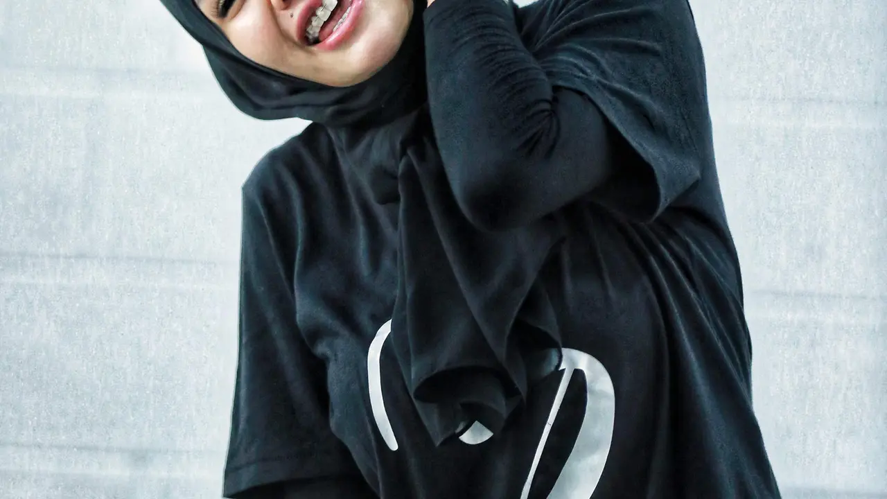 Nikita Mirzani Jaga Tubuh Dengan Olahraga Zumba