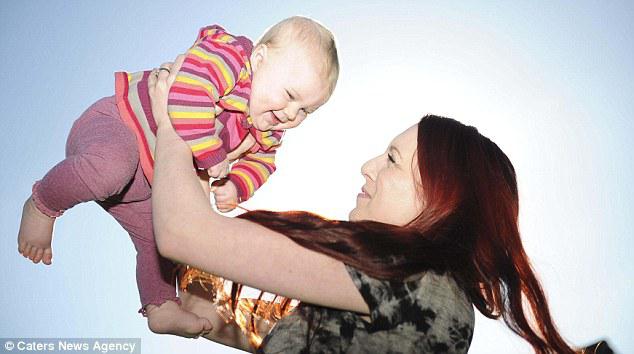 Aku sangat yakin dan nyaman menyusui bayiku | Photo copyright Dailymail.co.uk