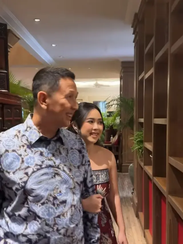 Anak Elma Theana Dilamar