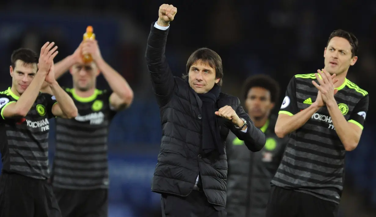 Ekspresi Manager Chelsea, Antonio Conte  usai menang atas Leicester City di Stadion King Power, Inggris, Sabtu (14/1). Kemenangan ini membuat Chelsea berada di puncak klasemen dengan koleksi 52 poin. (AP Photo/Rui Vieira)